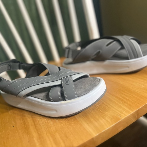 CURVES for Women, shape up, rocker style. 
 Gray Sandals 9 - Picture 2 of 7